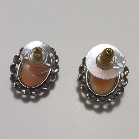 Elegant Cameo Earrings in Silver and Cream - Picture 2 of 2
